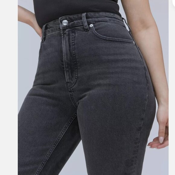 Everlane | The Curvy Way-High Jean in Washed Black - Picture 2 of 9